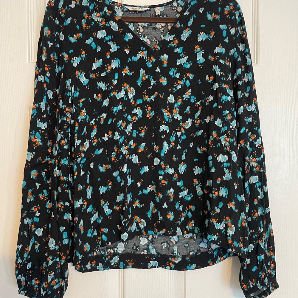 Chic Black Floral Blouse